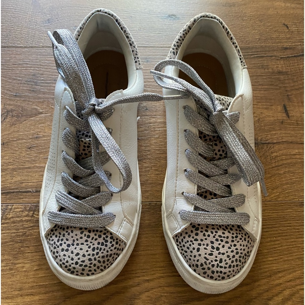 Universal Threads Lace Up Shoe Size 5 1/2